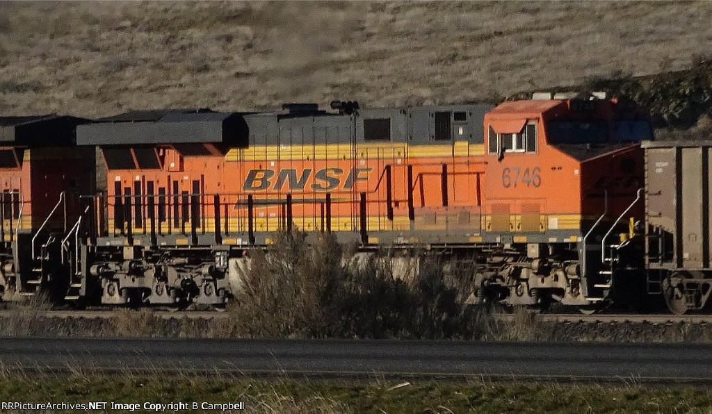 BNSF 6746